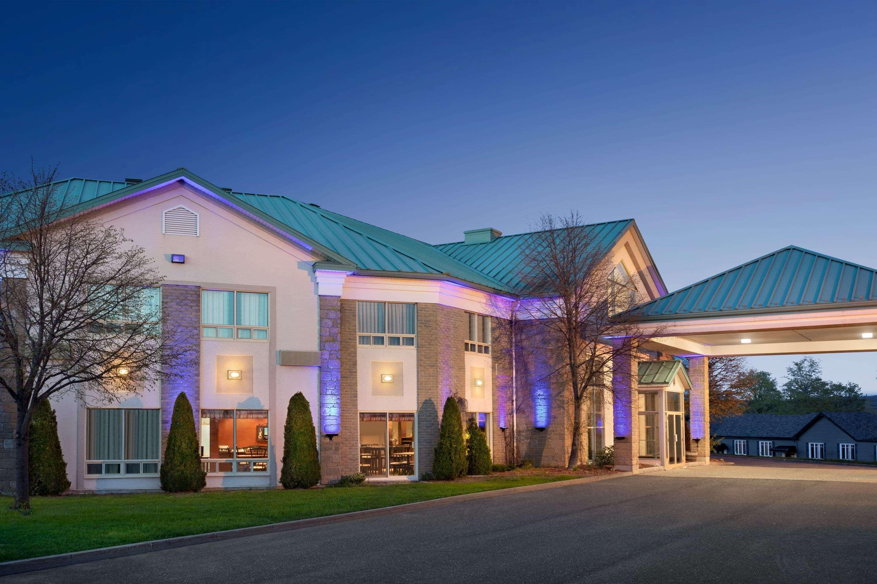 Days Inn By Wyndham Монмані Екстер'єр фото